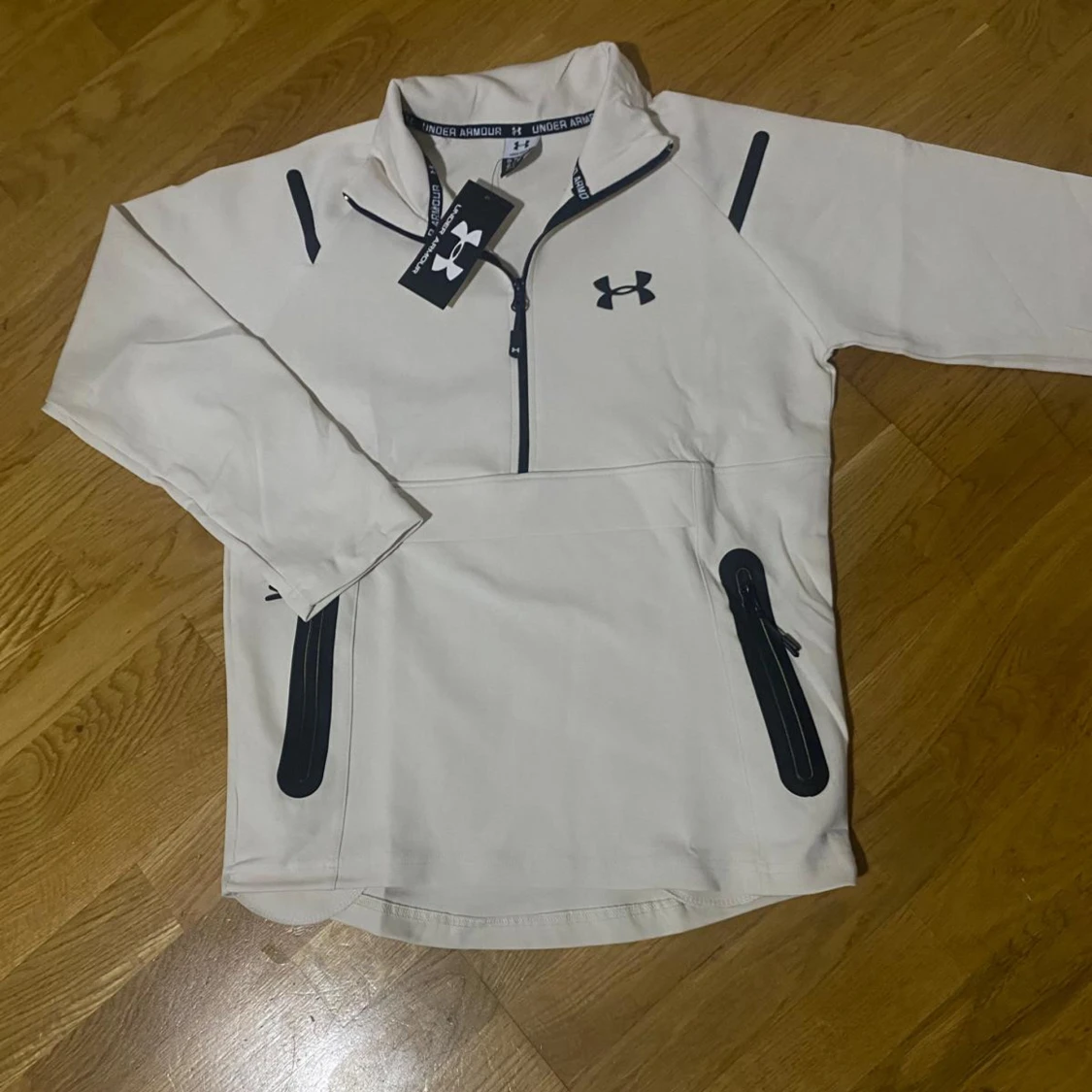 Vit half zip hoodie från Under Armour - 1