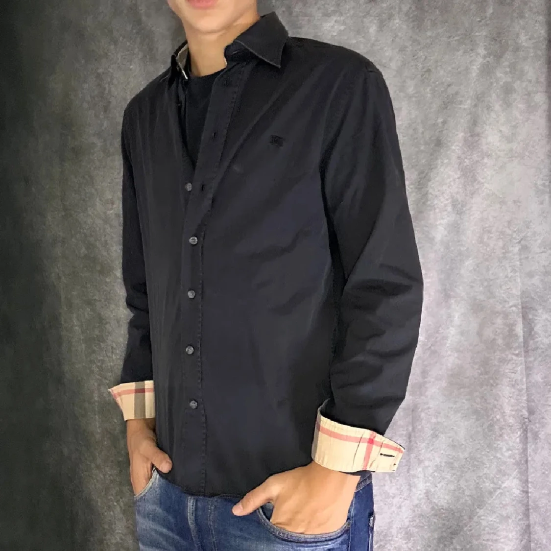 Svart Burberry Brit skjorta med rutig detalj - 2