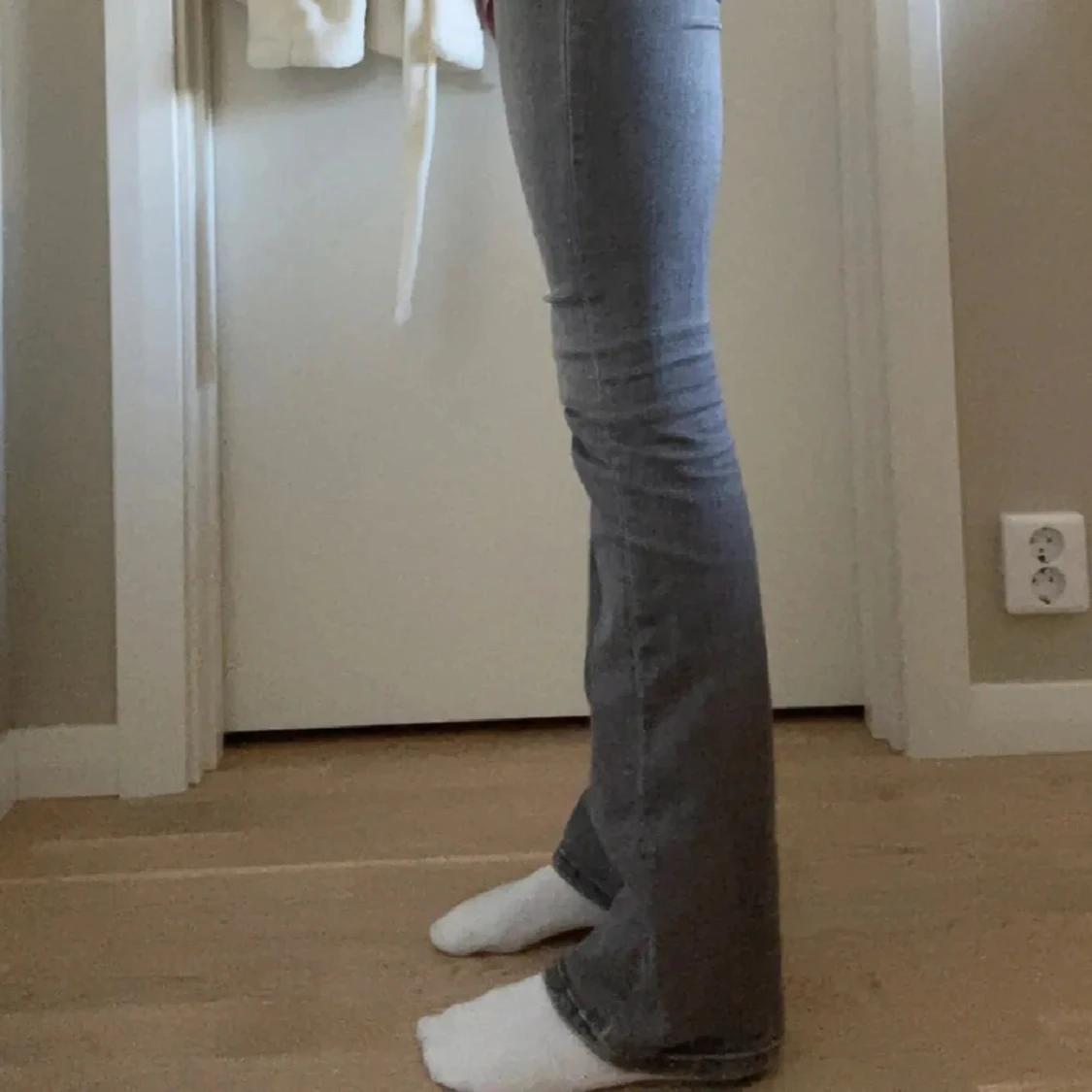 Grå bootcut jeans - 1