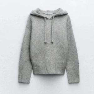 Zara hoodie - Jättefin stickad hoodie från Zara som inte går att köpa längre💕