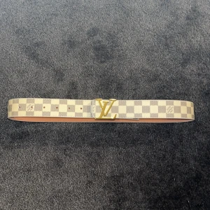 Snygg bälte - Säljer en snygg bälte! Size: 105 cm. Aldrig använd🙅