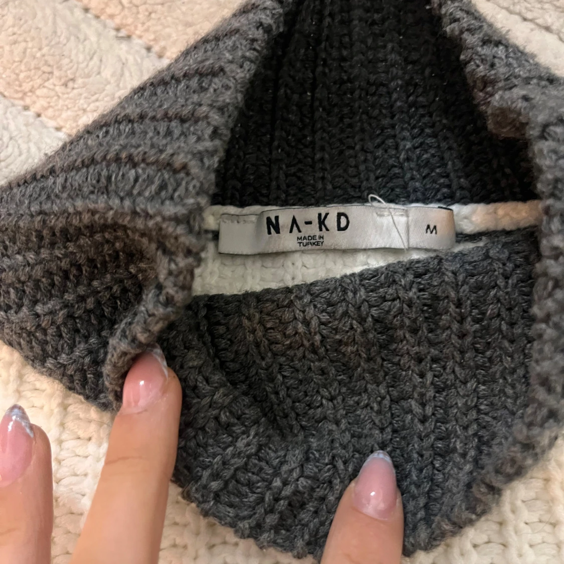 Vit och grå polotröja från NA-KD - 3