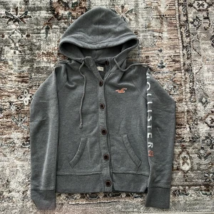 Hollister cardigan  - Trendig o fet cardigan, storlek M men passar xs, priset kan diskuteras! 