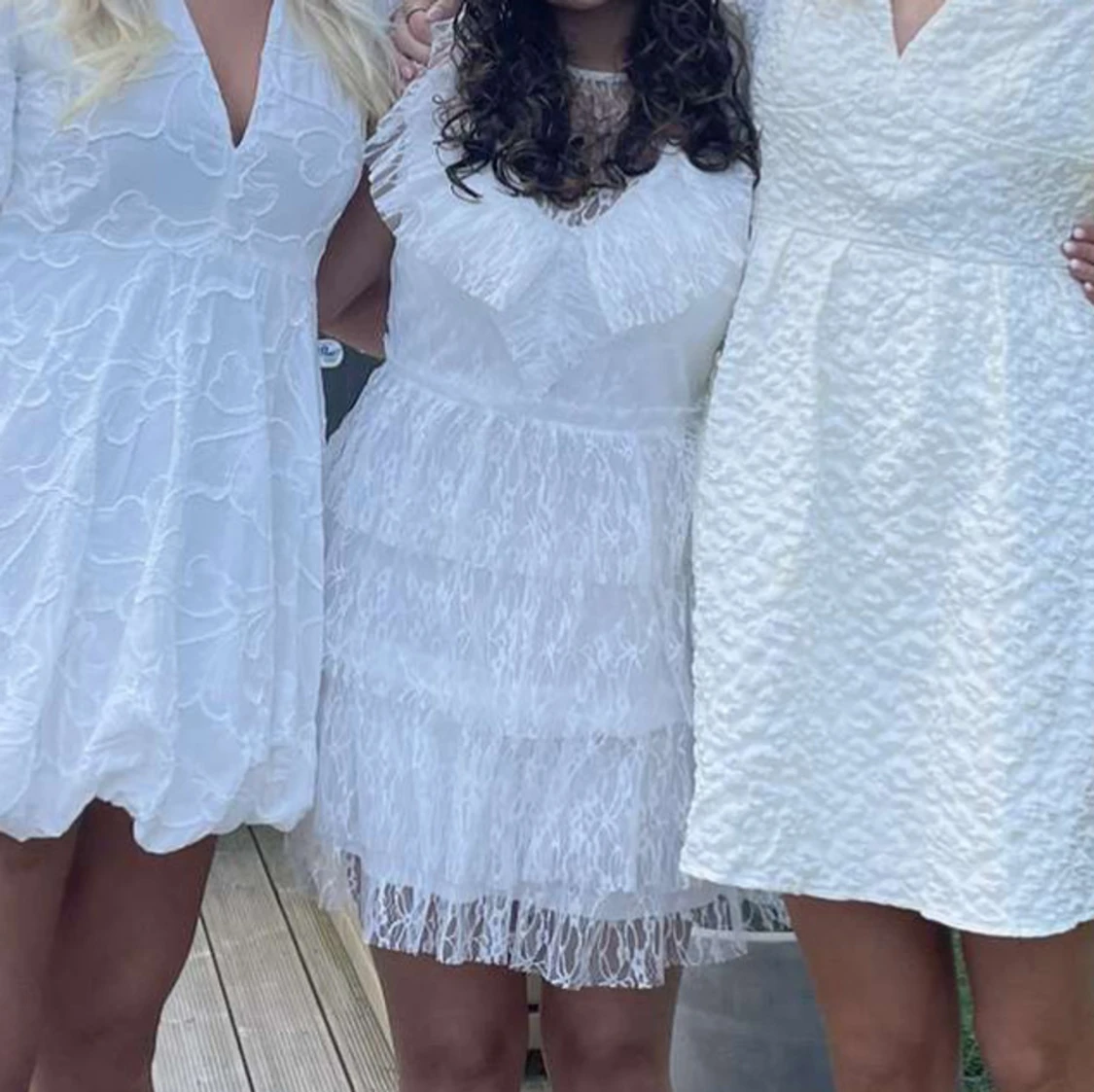  Studentklänning med spets och volanger