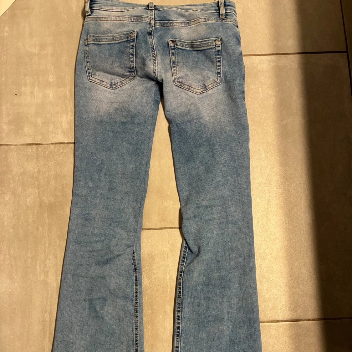 Ljusblå bootcut jeans från Only - 3