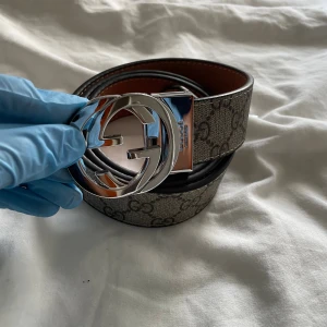 Guccci bälte helt ny  - Guccci bälte helt ny och hållgörare ingår  helt ny är de väldigt snygg med fina detaljer följ gjärna våran TikTok Scandinavia_market kort ingår 