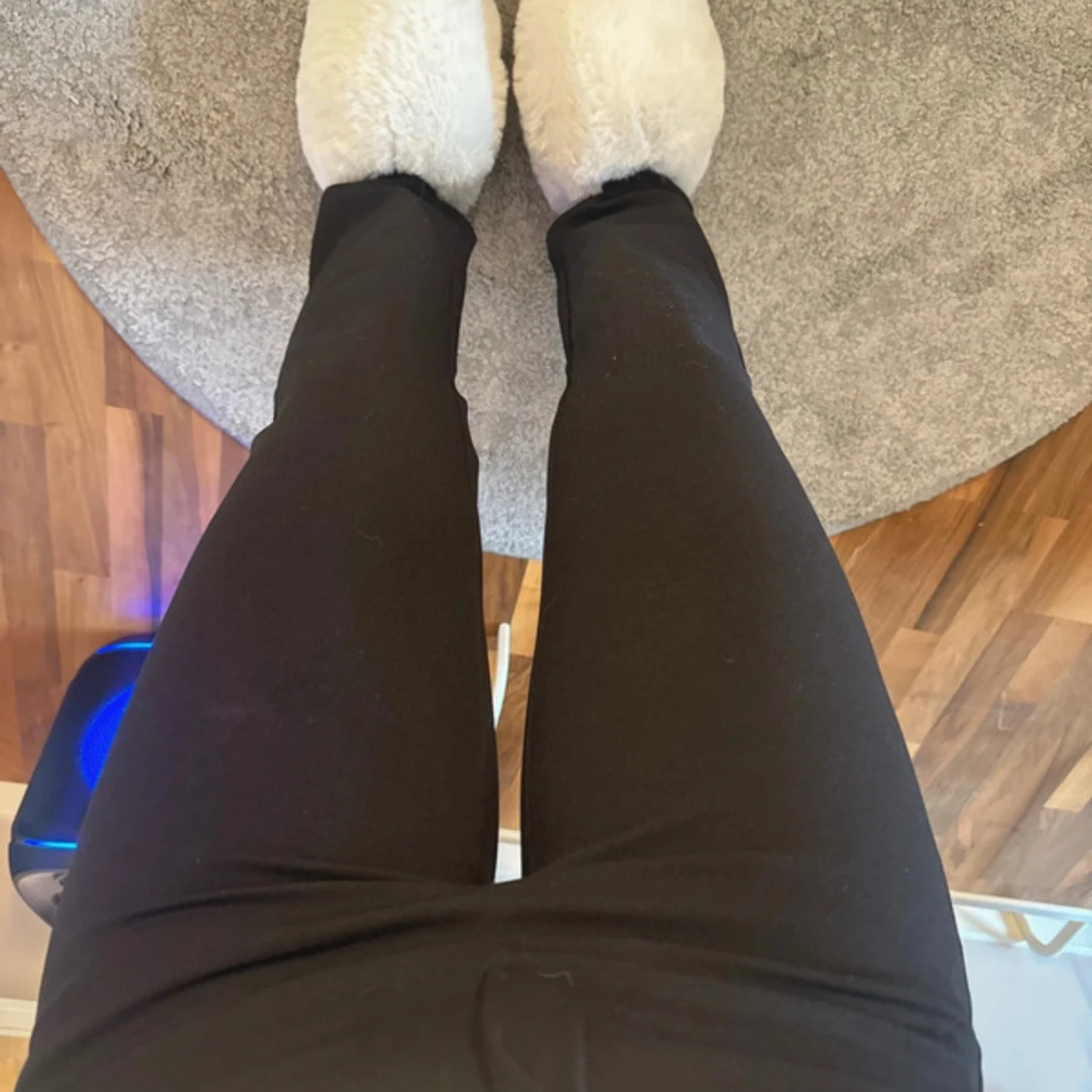 Svarta kostymbyxor från Vero Moda - 1