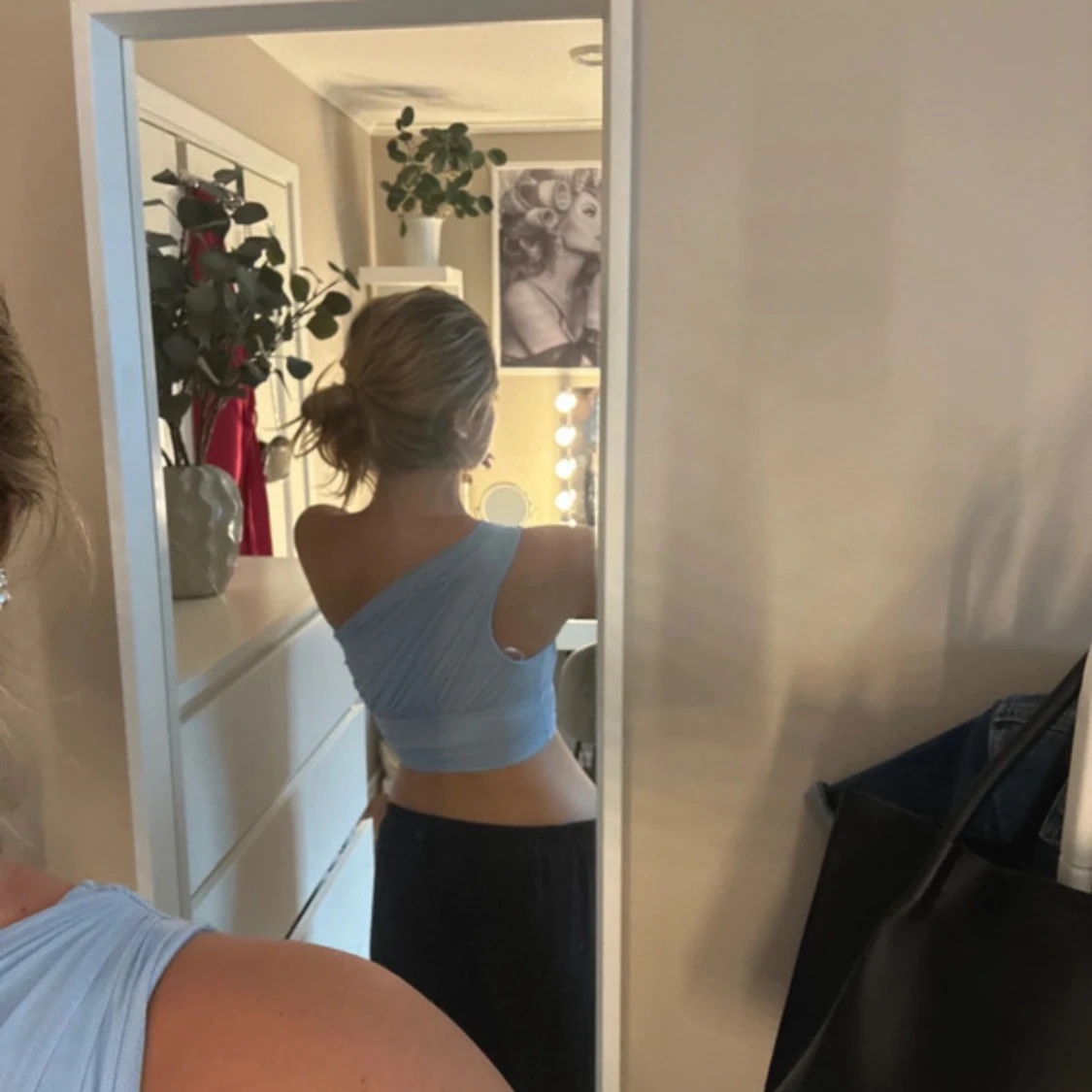 Ljusblå oneshoulder croppad topp - 1