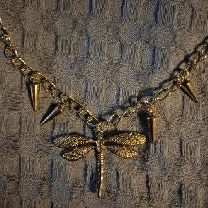 Guld halsband  - GRATIS GÅVA MED VARGE ORDER!! Supertrendig stockholmsstil tjejer, halsband guld. Vinter ring smycke. Gjord av stål, jag svarar och skickar alltid snabbt!