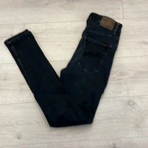 Nudie jeans  - Hej! Säljer ett par nudie jeans i fint sick//jeansen har inga defekter och är u storleken W30 L32//hör av er vid frågor! 