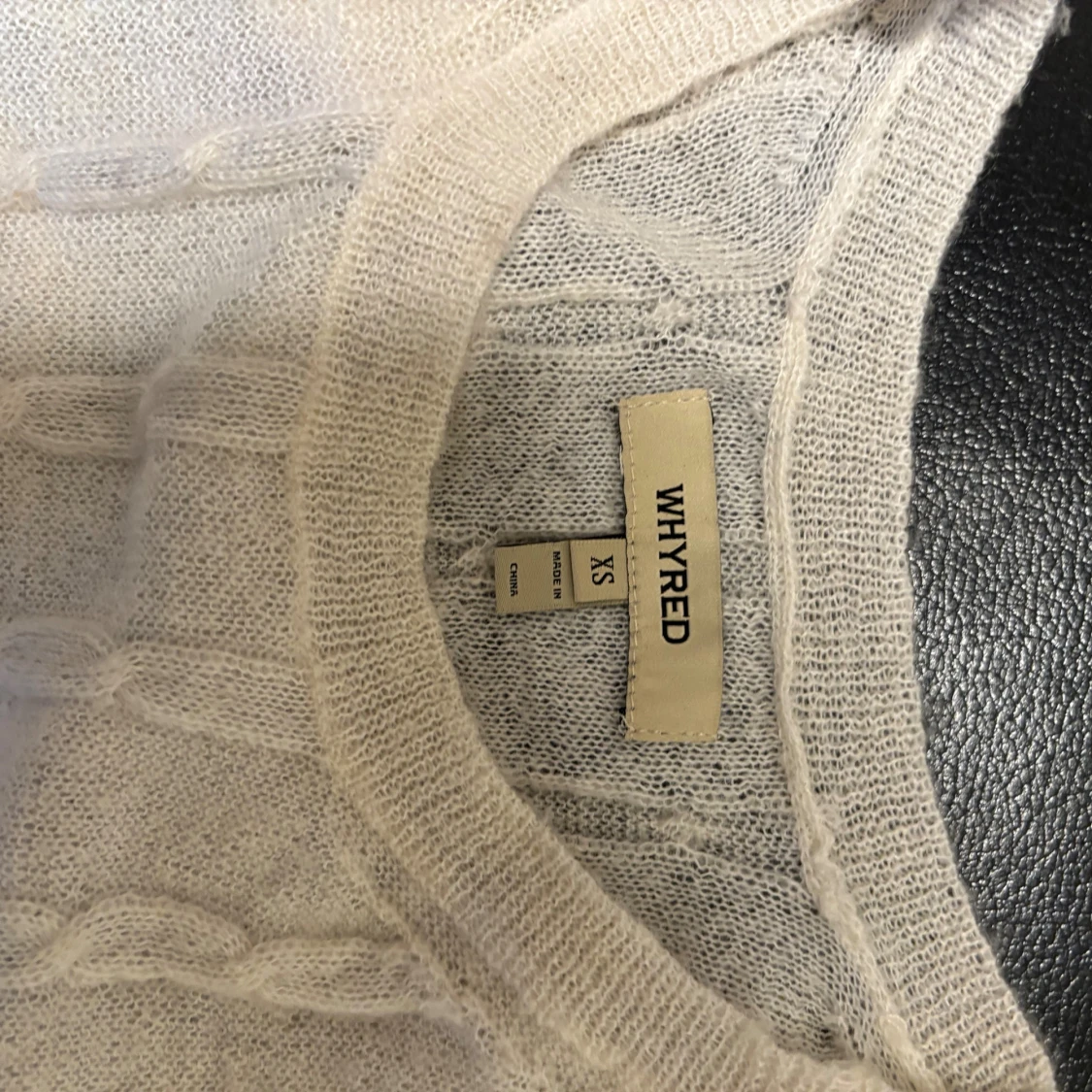 Vit kabelstickad tröja från Whyred XS - 1