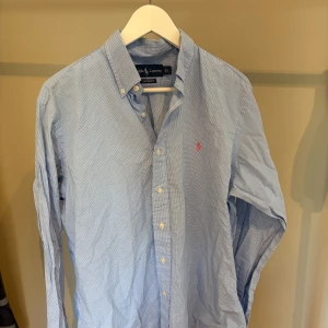 Ralph Lauren skjorta - Snygg Ralph lauren skjorta I väldigt gott skick. Hör gärna av dig vid funderingar👍
