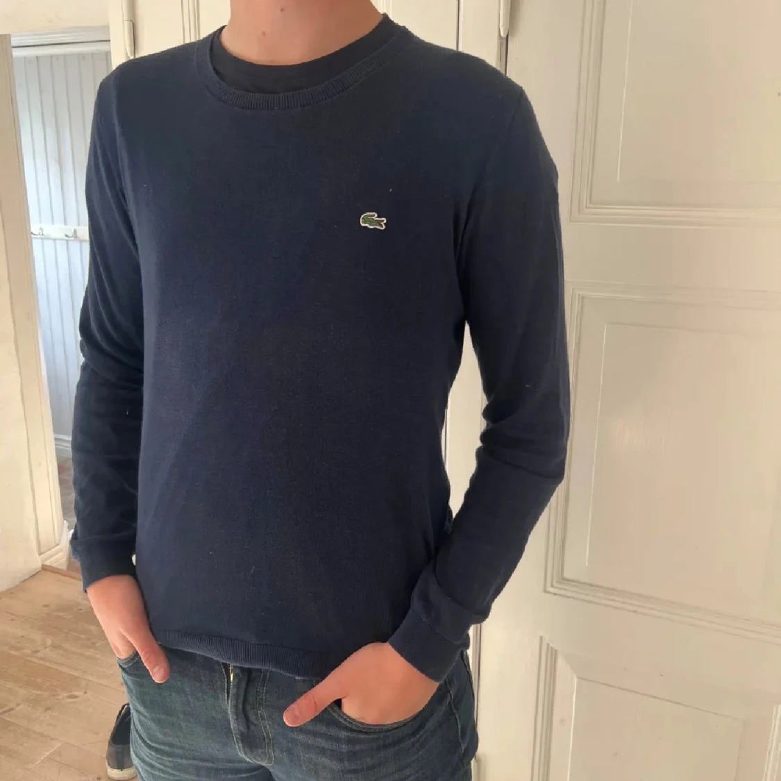 Mörkblå tröja från Lacoste