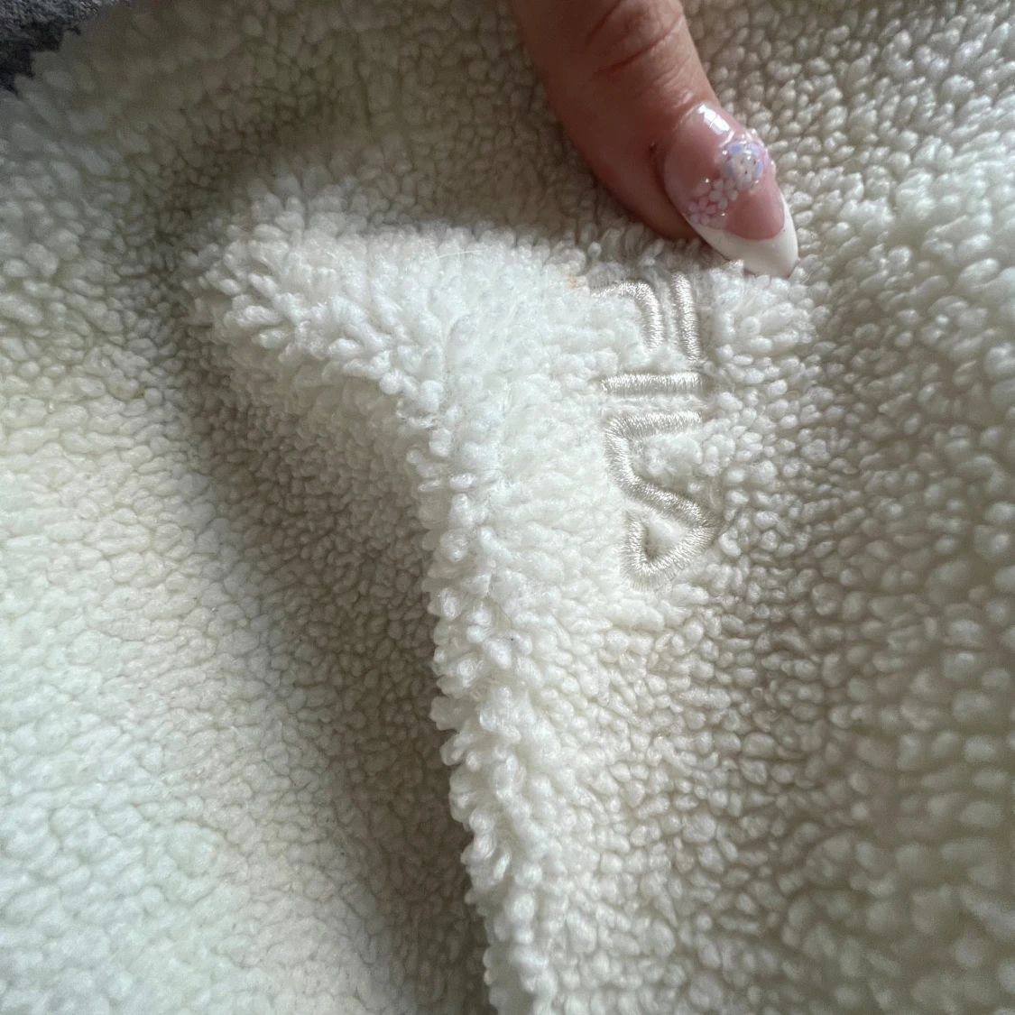 Vit teddyjacka med huva från FILA XS - 4