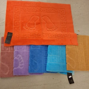 Badrumsmatta storlek 50x70 gummerad baksida helt ny oanvänd  - Badrumsmatta storlek 50x70 gummerad baksida helt ny oanvänd pris  stycken  79kr