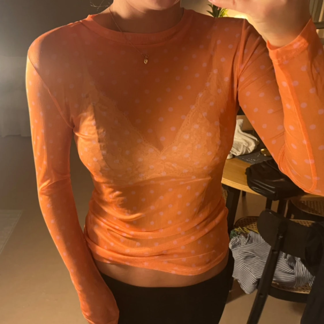 Orange mesh topp med prickar från A View