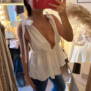 Zara topp - Så fin topp från Zara😇Aldrig använd! Skriv vid intresse eller frågor🩷