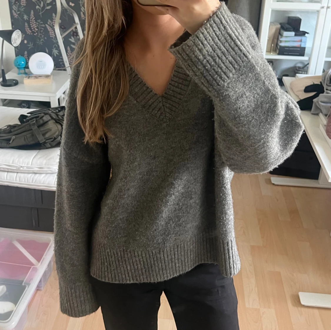 Grå stickad v-ringad tröja Zara