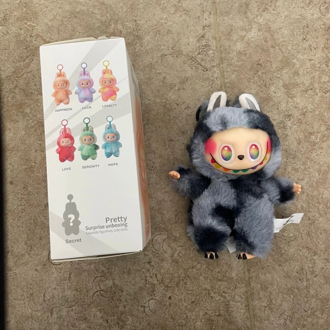 Helt ny oöppnad Labubu! - 1