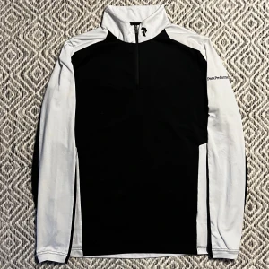Peak Performance Tröja - Peak Performance Golftröja! | Skick 9/10 mycket bra | Nypris 800kr | Mitt pris 399kr | Kom pm vid frågor eller funderingar! | Postas eller hemleverans i Gävle området!