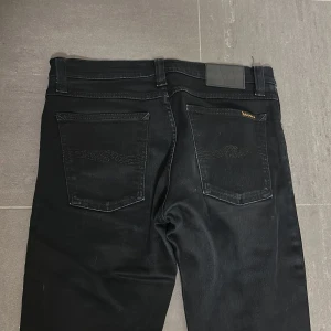 Nudie jeans  - Helt sprillans nya nudie jeans, storlek: w28, inte bästa bilderna så har du några frågor är det bara att ställa!!