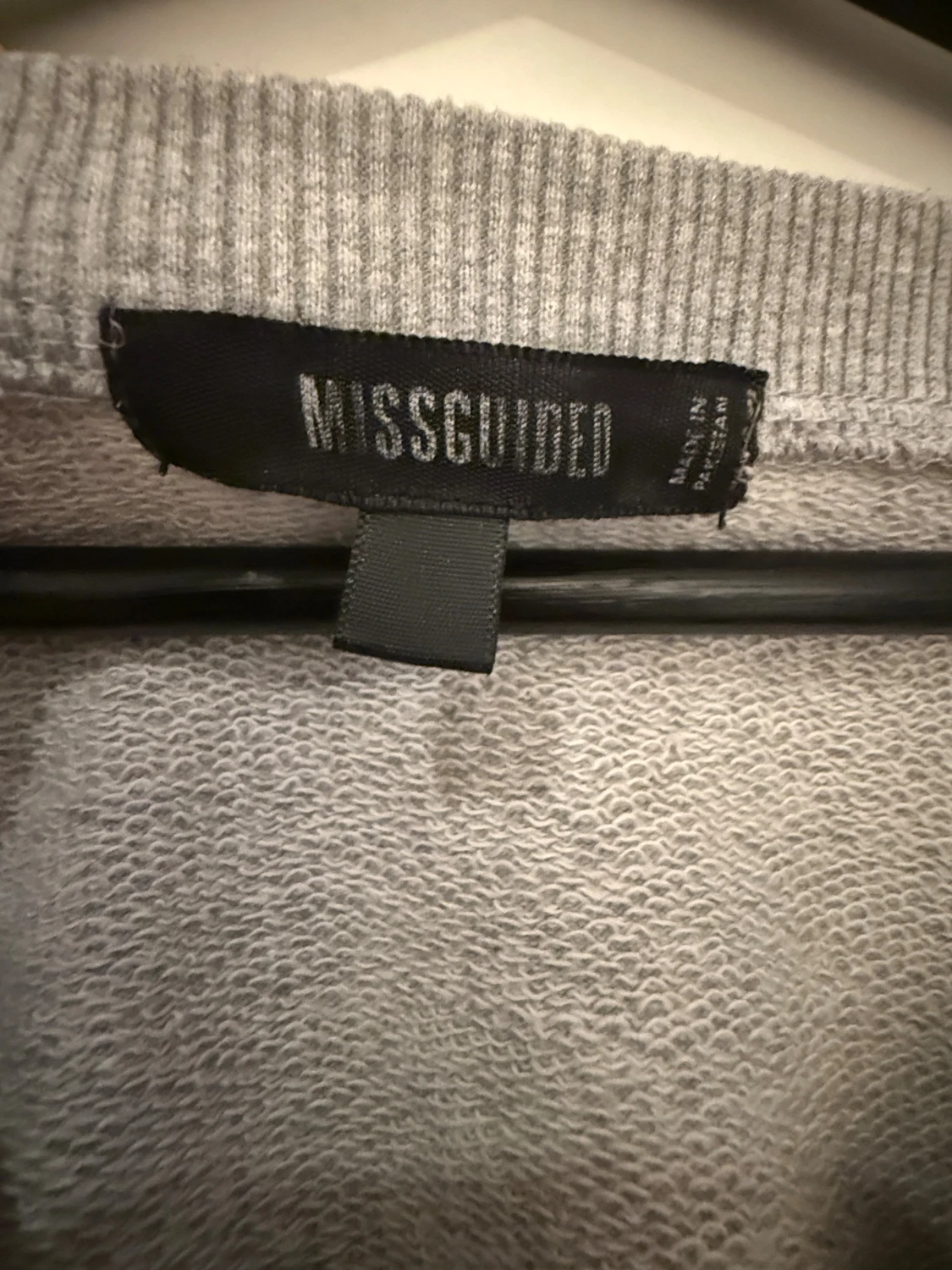 Grå croppad sweatshirt från Missguided - 1