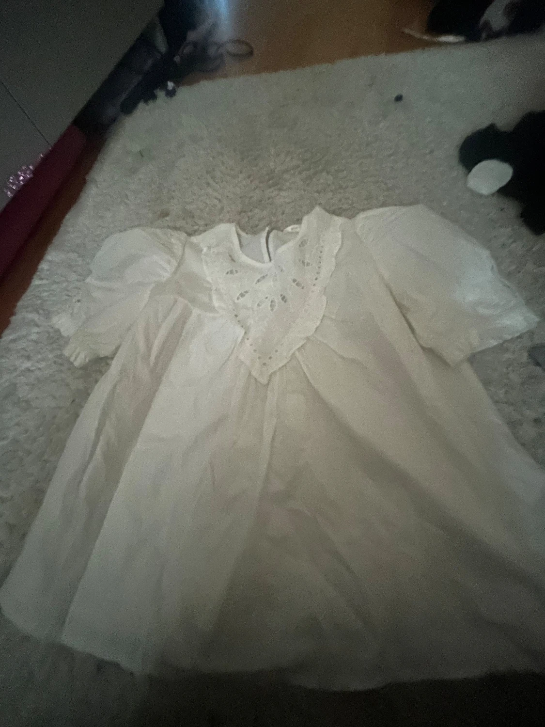 Vit blus från  Gina Tricot.