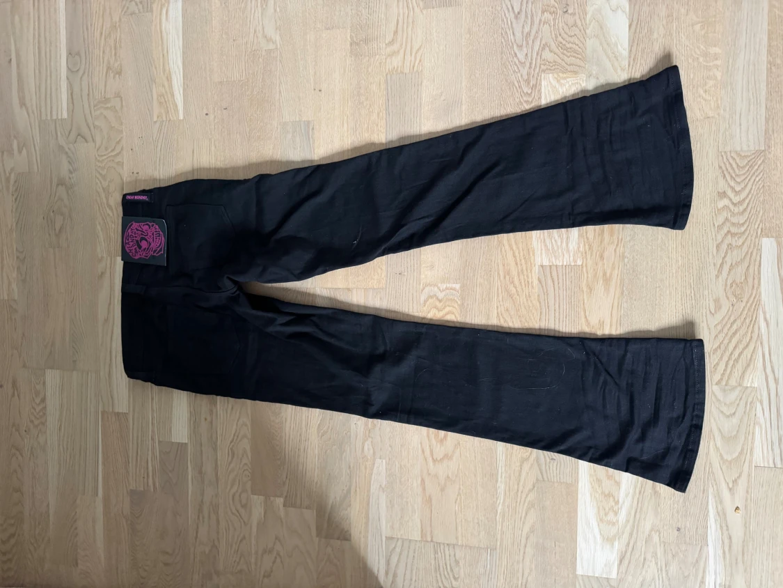 Svarta bootcut jeans från Weekday - 1