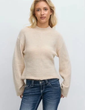 Beige stickad tröja med rund hals - Mysig beige stickad tröja med rund halsringning och långa ärmar. Från Gina Young och aldrig använd 🥰