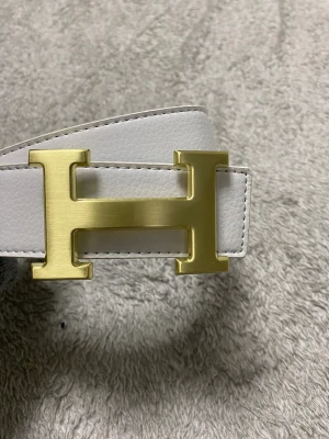 H bälte  -  Kom privat för mer information 