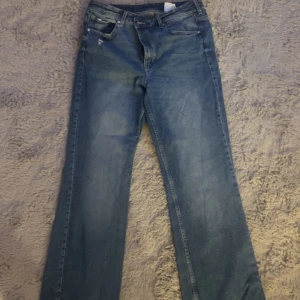 Blåa bootcut jeans  - Blåa bootcut jeans från h&m🩷