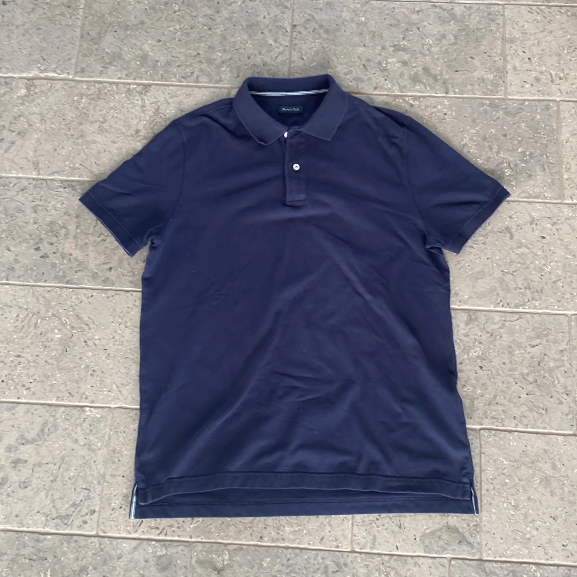 Mörkblå piké från Massimo Dutti