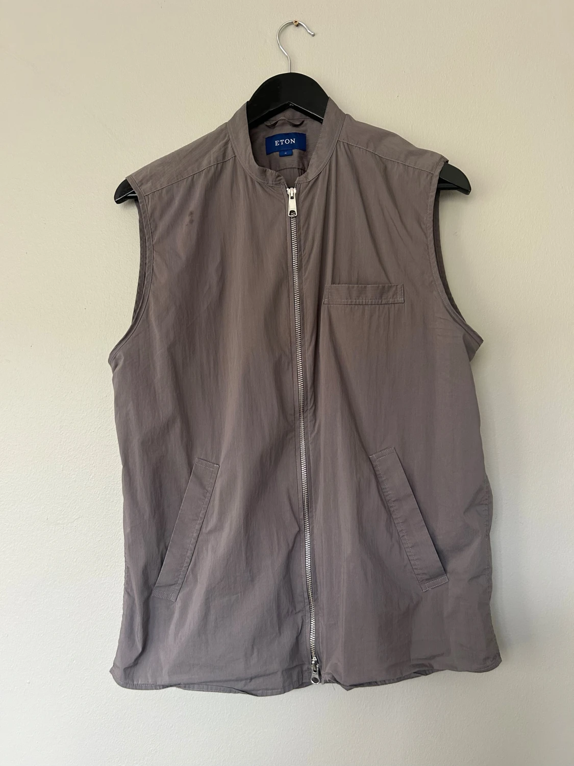 Grå väst från Eton med dragkedja