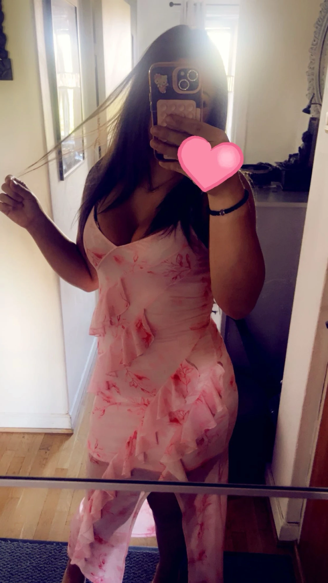 Rosa blommig omlottklänning