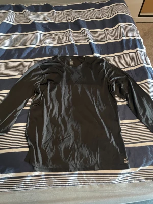 Soc långarmad träningströja - -Storlek M 