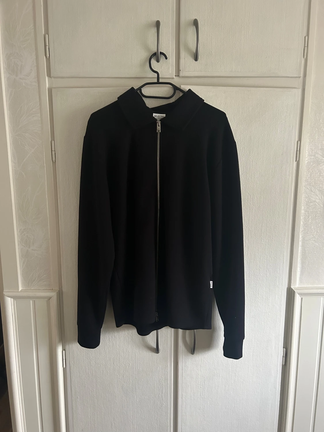 Svart zip-kofta från Selected Homme