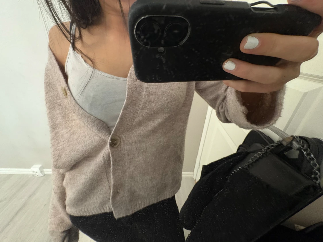 Beige stickad kofta med knappar - 3