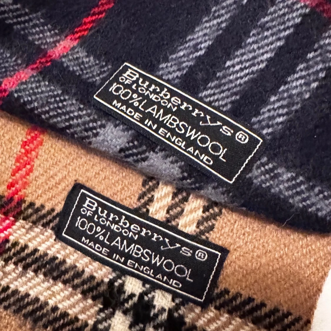 2 Burberry Halsdukar  - 1