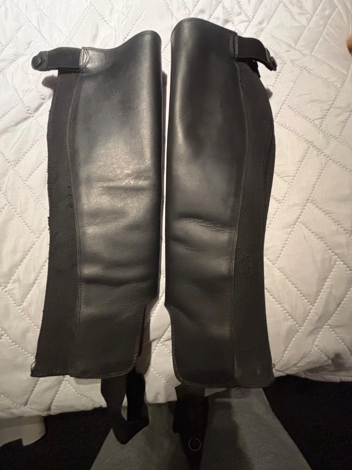 Svarta shortchaps från CRW i äkta skinn, stl S