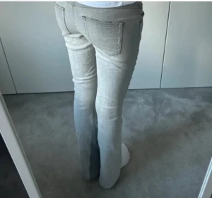 Bootcut jeans - Unika jeans från diesel, dem är som i nyskick och har inga slitningar eller defekter. Kontakta vid frågor av mått eller om det är någon annan fundering 🥰