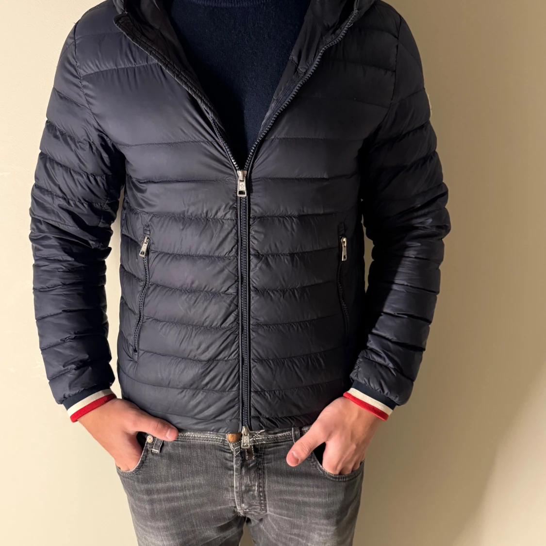 Mörkblå dunjacka från Moncler