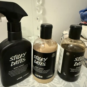 Lush sticky dates - Har i princip ej använts- endast testat. Säljer helst alla tillsammans. Doften passar mig inte. 