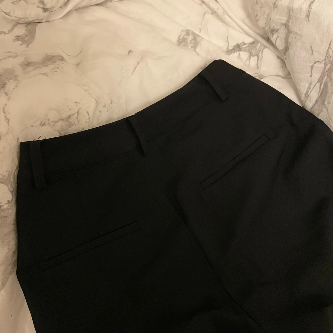 Svarta kostymbyxor från bikbok - 1