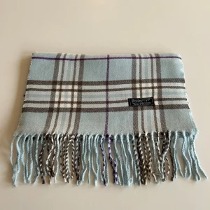 Burberry Scarf - Burberry scarf  One Size Skick: 8/10  Har du frågor? Skicka dm!
