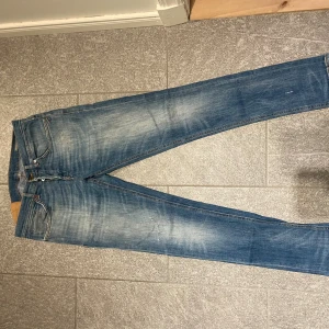 Dondup jeans George - Dondup jeans i mycket bra skick. Storlek 32. Modellen George. Hör av dig vid frågor.