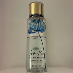 Parfym - Parfym från Victoria secret i aqua kiss!