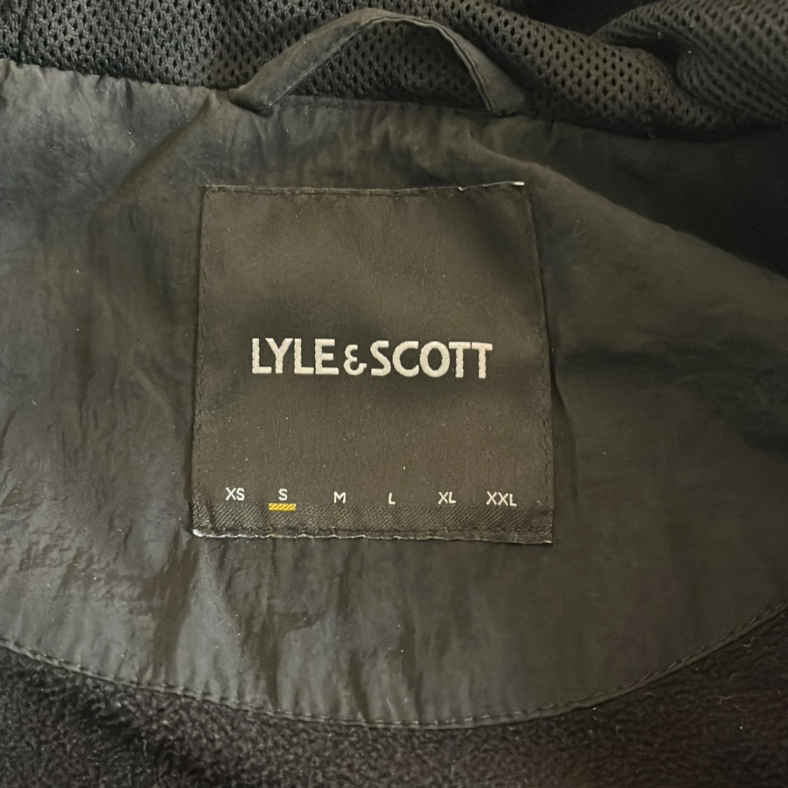 Svart vindjacka från Lyle & Scott  - 2