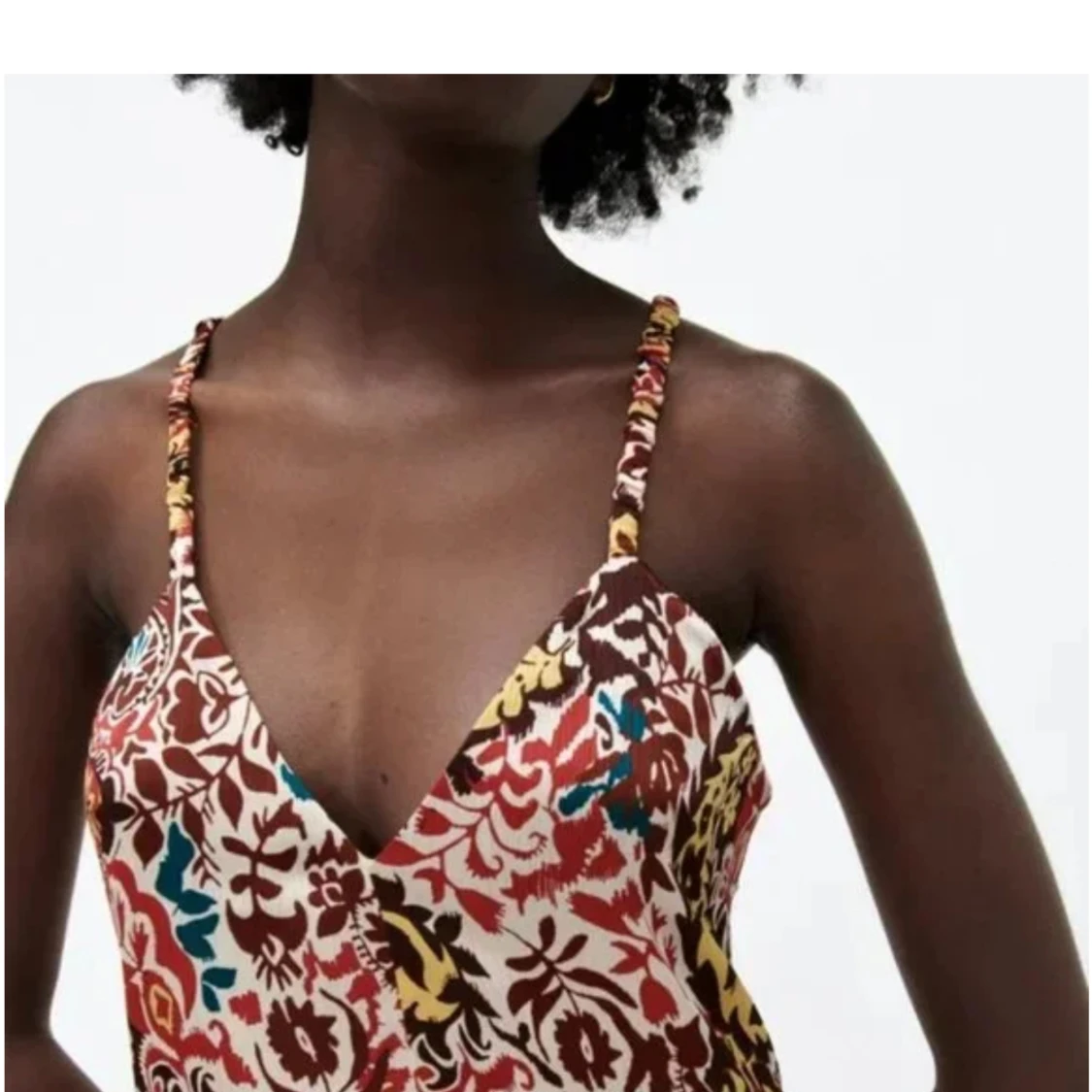 Mönstrad klänning med v-ringning från Zara - 2