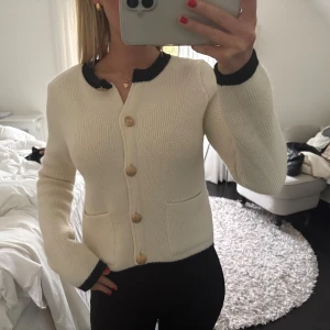 Vit kofta  - Superfin vit kofta från Zara💕