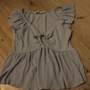 Jättesöt topp ifrån lager 157 - Knappt använd.                                                        Skriv privat för fler bilder eller frågar💕